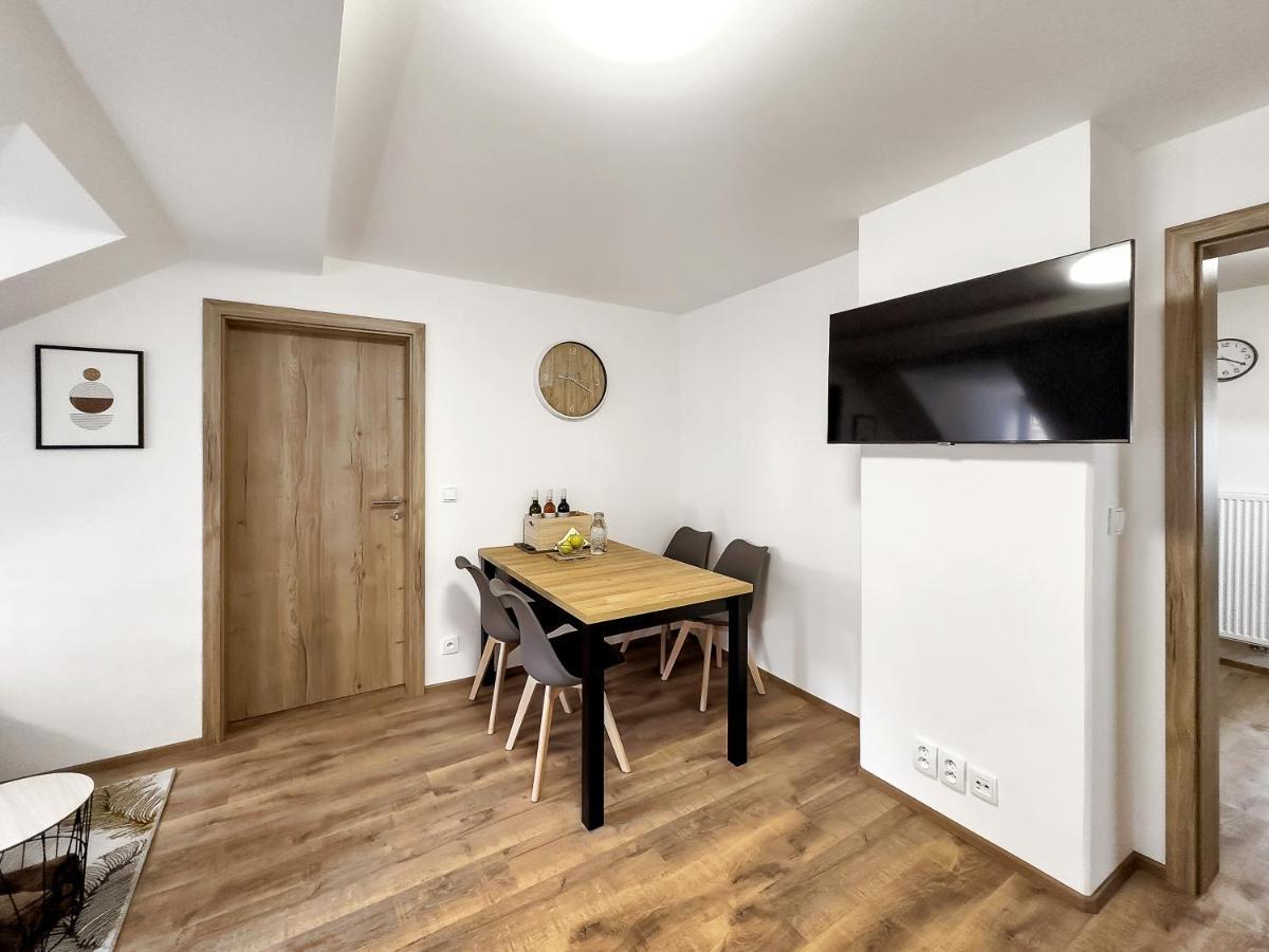 Apartment Katrin 2 การ์โลวีวารี ภายนอก รูปภาพ